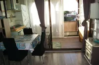 Comfortable 5-bed 2-bed apartment by the sea