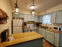 Quaint Mr Rogers Home near Fleming Island