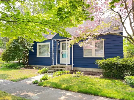 Beach & Downtown 3 minutes away-Fire Pit-Video Games-Coffee Bar