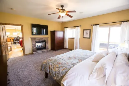 PANORAMIC VIEWS - Minutes from Downtown discounted