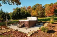 Cozy Home w/ Theater, Hot Tub, Mtn Views