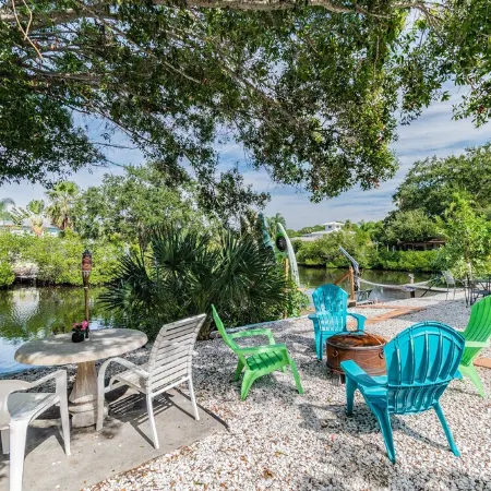 Waterfront 2 Bedroom/1 Bath Apartment in Palm Harbor w/ Views of the Gulf