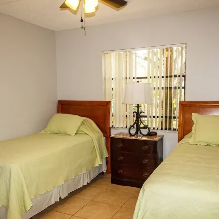 Near Beaches & Outdoor Activites! Relaxation and Fun! 2 BR/BA/LR & KITCHEN