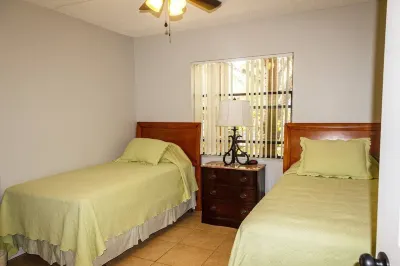 Near Beaches & Outdoor Activites! Relaxation and Fun! 2 BR/BA/LR & KITCHEN