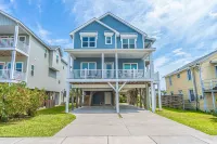 5BR 5BA w/ Hot Tub, ample Parking, 2 Blocks from Beach, Boardwalk & Downtown!
