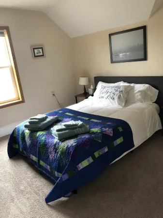 Fire pit, grill, patio, and blocks from Lake Michigan beach! Отели в г. Кевауни