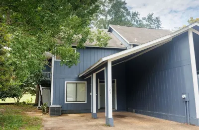 Cozy Golf Course Townhouse On The Beautiful Dothan Country Club Hotels near Aunt Katies Community Garden
