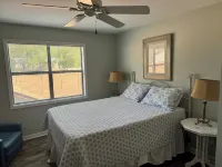 Bright, newly updated 3 BR 2 BA condo - Walk to Pier and Village!