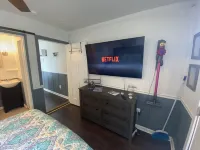 Cozy Island Cottage, centrally located in the Heart of the Village Hotels in Ocracoke