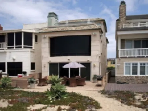 ON THE SAND! Beachfront Huntington Beach 3bd home! Walk out of house on sand!! Hotels in Sunset Beach