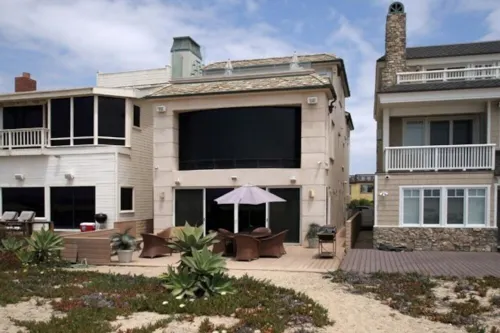 ON THE SAND! Beachfront Huntington Beach 3bd home! Walk out of house on sand!! - Wifi