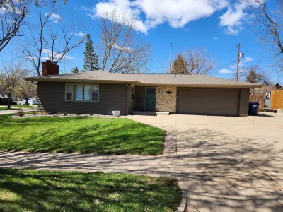 Retro Haven - mid-century modern styling - 4 bedrooms, 2.5 baths,