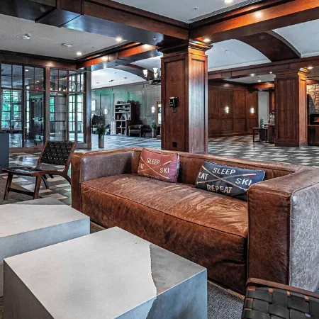 Cozy 1-bedroom condo-Ski in/out/Waterpark/King Bed/WIFI/Parking