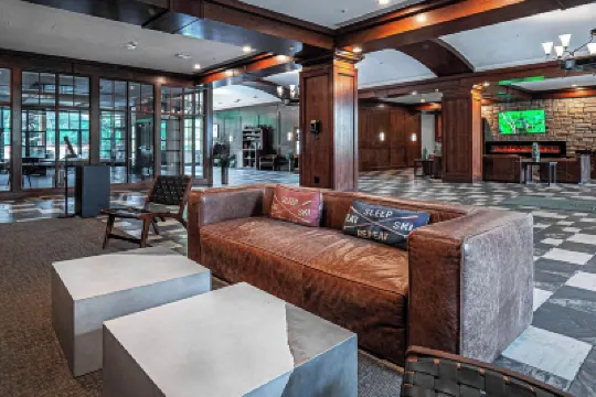 Cozy 1-bedroom condo-Ski in/out/Waterpark/King Bed/WIFI/Parking 鄰近Surf Hill的酒店