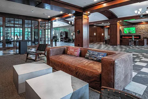 Cozy 1-bedroom condo-Ski in/out/Waterpark/King Bed/WIFI/Parking Hotels in Vernon