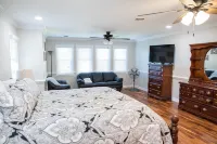 “MEMORY MAKER”- Lake House at Hyco Lake with a Private Boathouse Hotels in Cunningham