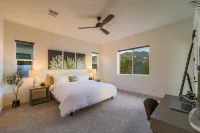 South Mountain Luxury Retreat - New & Modern Отели рядом с достопримечательностью «Шоппинг-центр Футхилл»