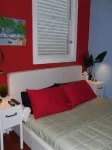 'LA DOLCE VITA' OLD TOWN, STEPS TO DUVAL!  SLEEPS 2-4,  3 BLOCKS TO SOUTH BEACH!