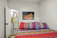 Downtown Blonde Bungalow w/Fully Fenced BIG YARD, AC, W/D, 2 Samsung Smart TVs