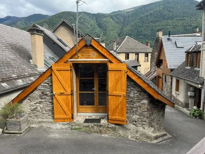Spacious barn, comfortable for family stay. Charming place, outdoor terrace Thermes De Luchon 주변 호텔