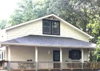 Quiet Cottage on acreage and small lake - 18yrs+