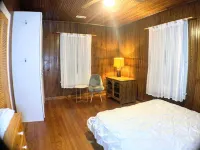 Two level home steps to Downtown, Music Center, Lumberyard District, Greenway. Hotels in Brevard