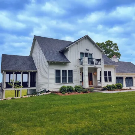 Beach Breeze-Lakefront Home-Private Beach-Porch-Deck-Firepit-5Br Ensuite-Hot Tub