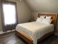 900 Sq Ft Downtown 1 Bedroom Apt, Close to Shopping, Honeywell, Eagles, Sleeps 5