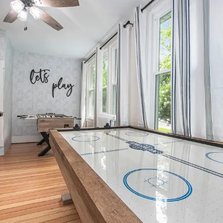 A block from the beach! Sleeps 20! Hot Tub, Game Room!