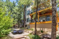 Air Conditioned 3200 sq/ft Home, New Decks & Hot Tub in the Pines.