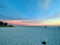 AMI Beach Front Condo - heated pool and less than 50 steps to the Beach! Hotels in Holmes Beach