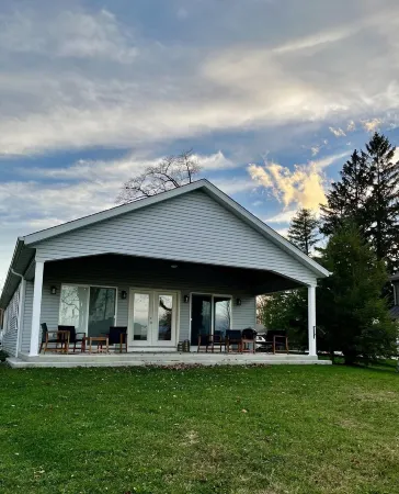 *New Listing* Cozy Lakefront Home - 10 Miles from Culver Academy