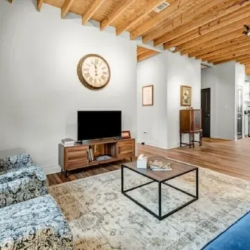 5-Star 2Br: Clean, Comfy, SuperHost Hospitality