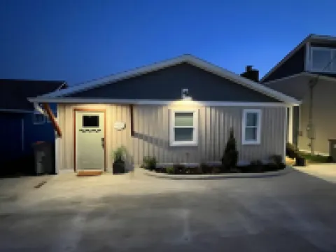 La Casita! Brand new cottage with boat parking overlooking Honey Creek Marina!!! Hotels in Grove