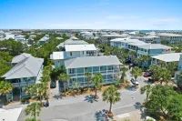 JUST  STEPS ACROSS TO 12,000 sq ft POOL. 1 BLOCK TO SHOPS, LIVE MUSIC,FREE BIKES