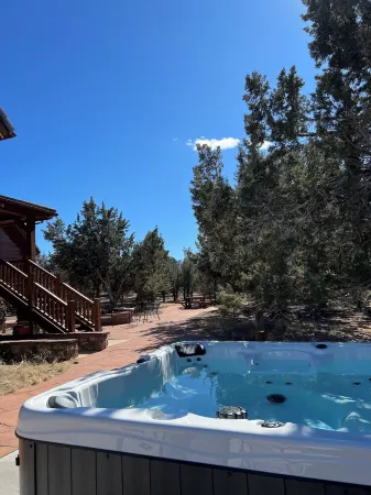 Sugar Knoll Lodge / 3 Story, 5bdr, HOT TUB, East Zion, Bryce and Grand Canyon