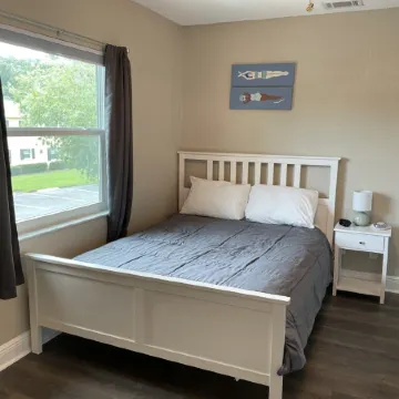 Cute, spacious 2 BR 2 Full BA condo minutes from the beaches