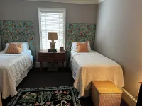 Spacious living in Historic Georgetown with shops, dining, museums steps away!