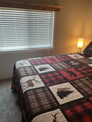 Cozy Cabin on working cattle ranch, close drive to Crater Lake, peaceful, quiet