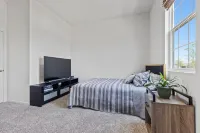 Wonder Lake Elegance: Serene 2BR Townhome Retreat Hotels near Prairie Ridge Drive Park