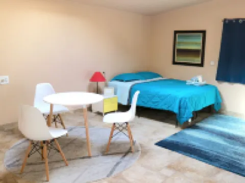 Large Private Oasis with Yard Space, Minutes to Downtown