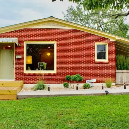 Townside Nook: 2-Blocks to Downtown Sparta