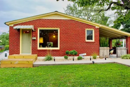 Townside Nook: 2-Blocks to Downtown Sparta