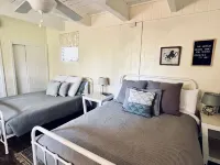 Arboretum 1BR Retreat - Walk to River Trail