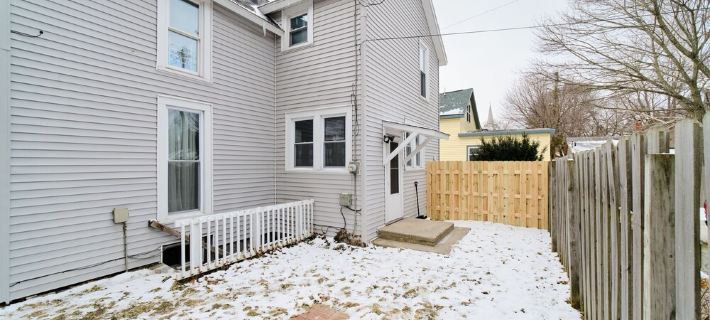 Central & Peaceful 3-bed home with a fireplace Hotels in Manistee