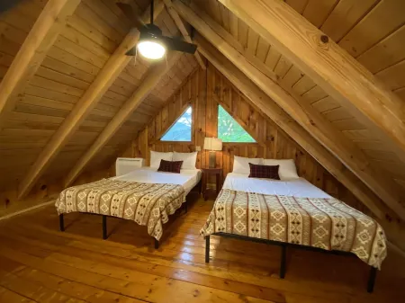 Unplugged Retreat-Yellowstone Cabin at Rock Springs