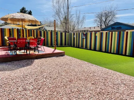 Pet and Family Friendly Conveniently Located I Heart Colorado Home