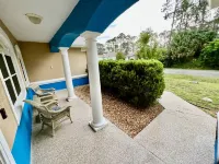 Hidden Treasure-cozy and stylish 3BR with salt water heated pool