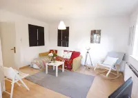 Idyllisch Gelegenes Ferienhaus mit Garten auf Reiterhof Hotels in Schopstal