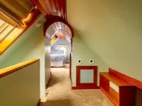 Nautically themed apartment with Ocean View Hotels in Bristol